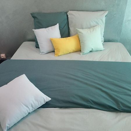 Agreable Appartement Proche Gare Либорн Екстериор снимка