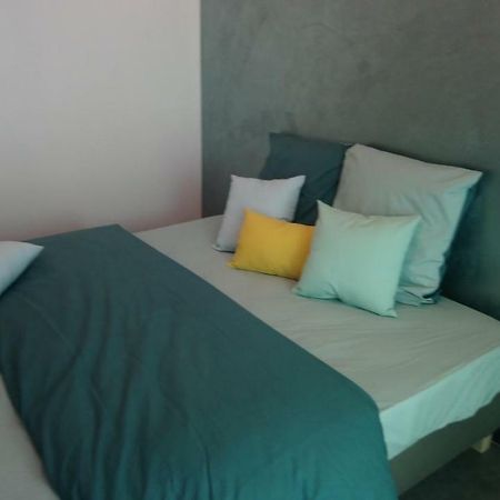 Agreable Appartement Proche Gare Либорн Екстериор снимка