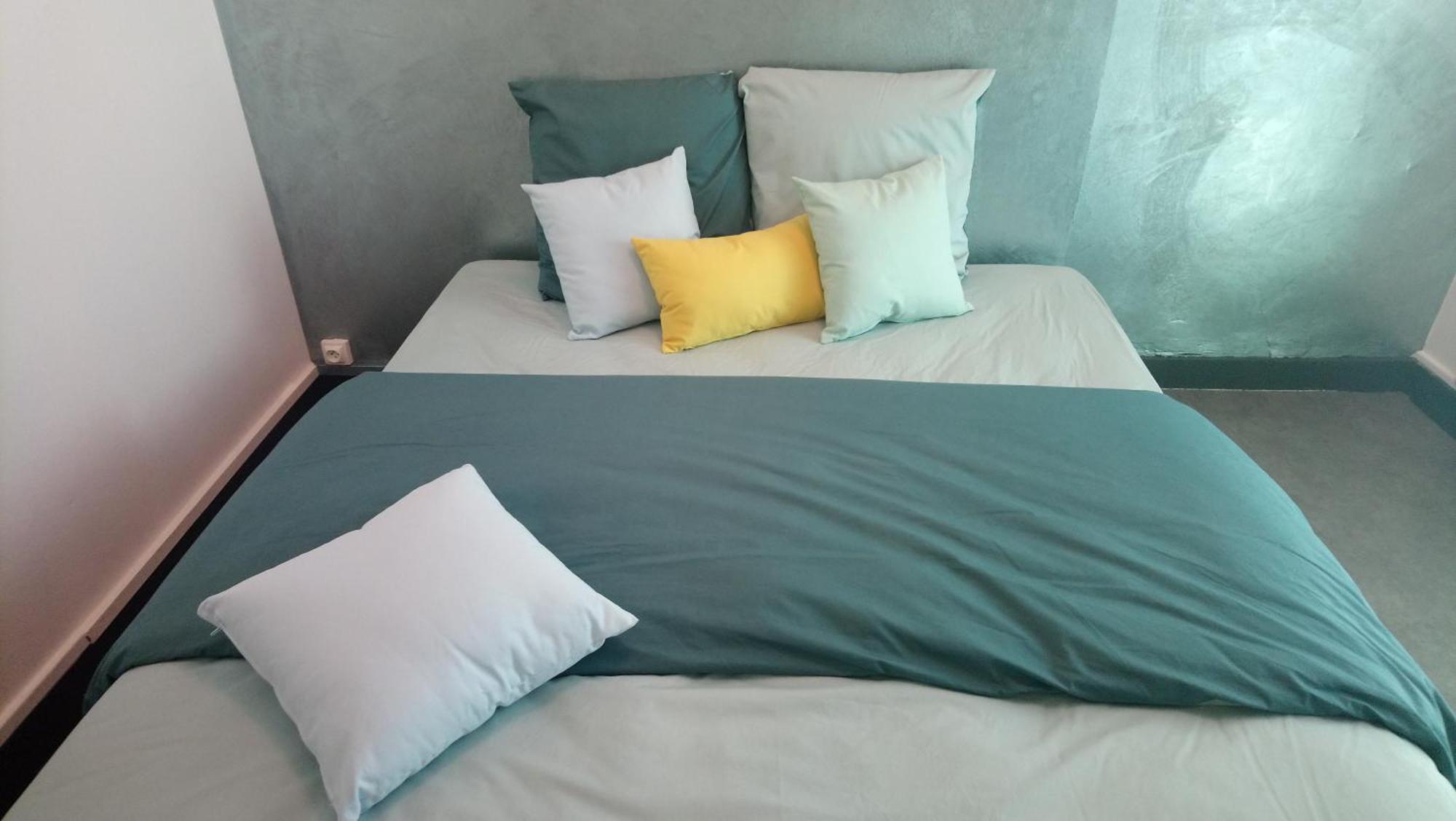Agreable Appartement Proche Gare Либорн Екстериор снимка