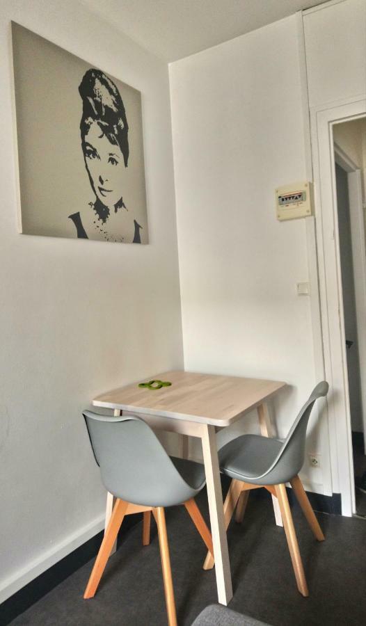 Agreable Appartement Proche Gare Либорн Екстериор снимка