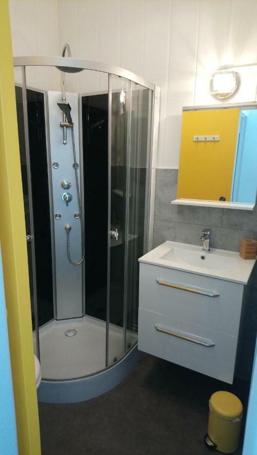 Agreable Appartement Proche Gare Либорн Екстериор снимка